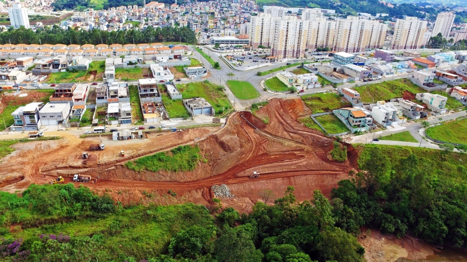 Avançam obras de recomposição da cratera no Portal dos Ipês III