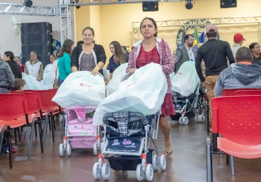 Mais 100 mamães recebem seu kit de enxoval completo