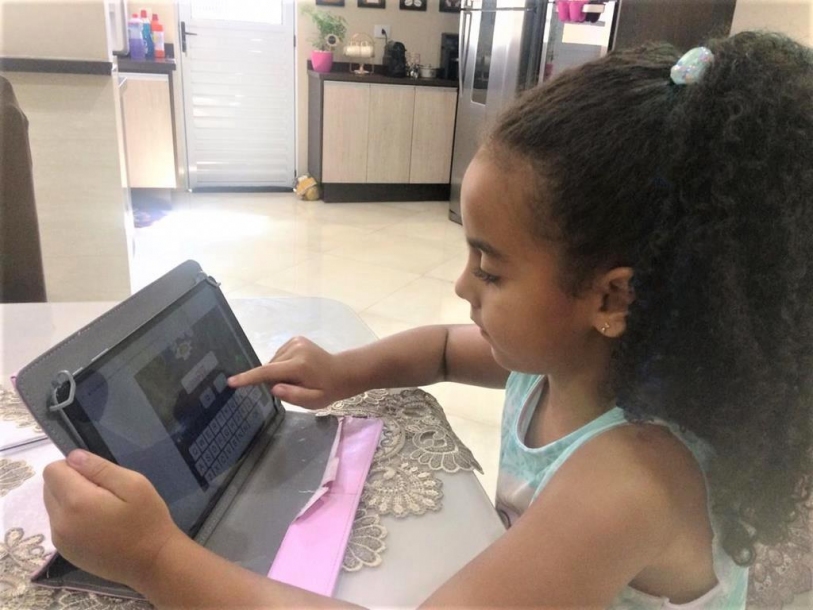 Alunos de Barueri efetuam atividades de aprendizagem on-line