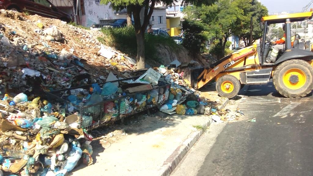  Barueri instala mais lixeiras e recolhe resíduos no Pq. Imperial