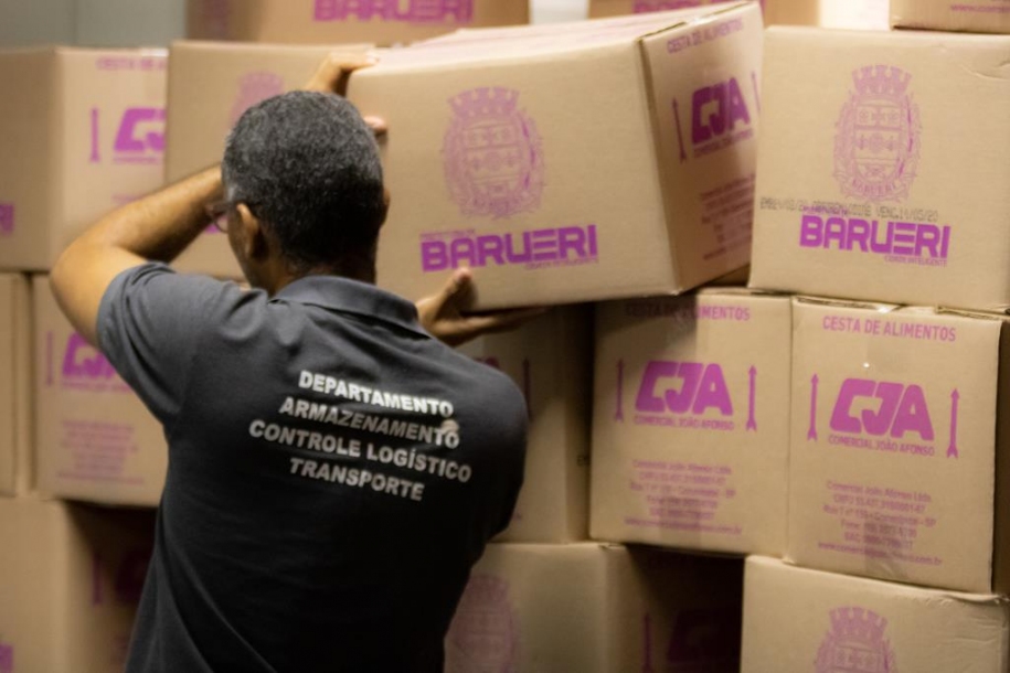 Barueri amplia programa de distribuição de cestas básicas