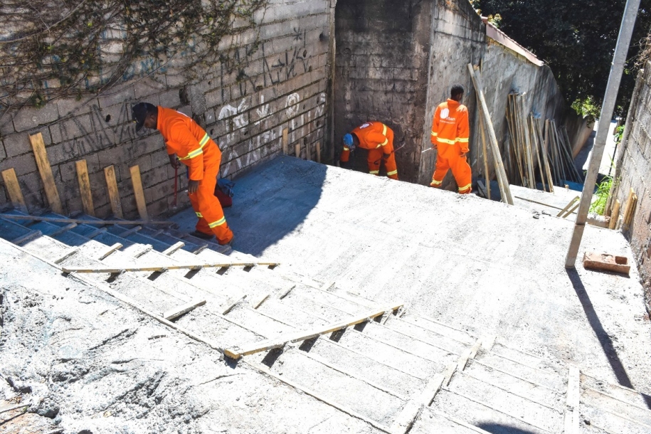 Moradores das ruas Cosmorama e Cosmópolis acompanham obras 