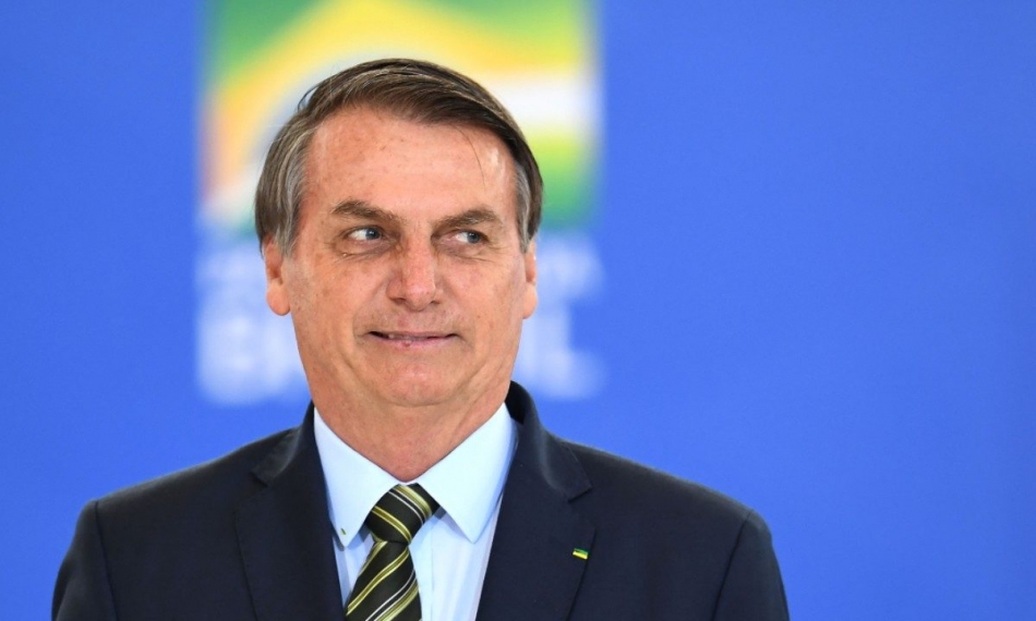 Bolsonaro suspende uso de dados de celulares para monitoramento