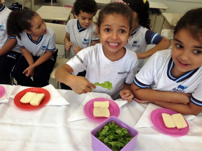 Crianças da rede de ensino têm aula prática sobre alimentação saudável