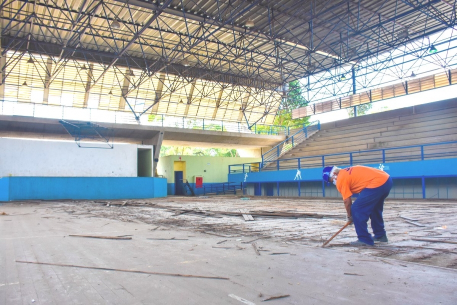 Prefeito dá início às obras de reforma do Ginásio do Polvilho