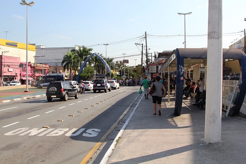 Linha de ônibus muda itinerário por conta de desvios em Barueri