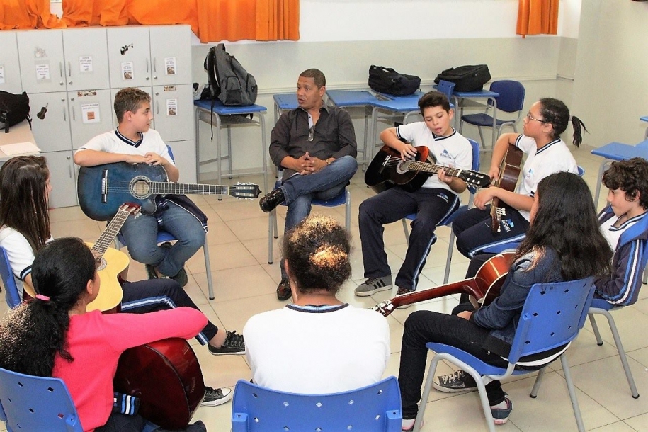 Parceria entre Educação e Cultura leva música e arte aos alunos 