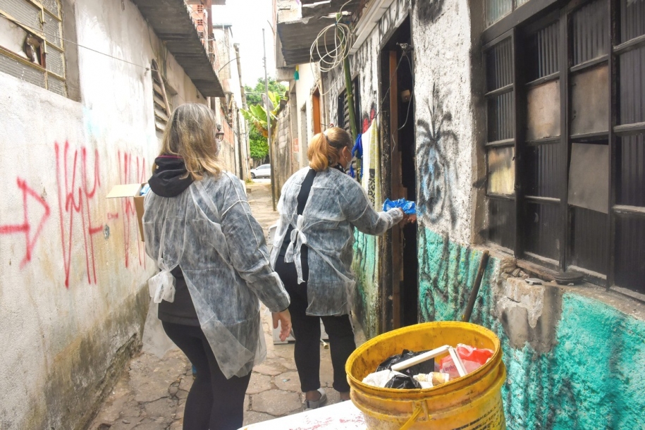 Cajamar realiza entrega de máscaras à população 