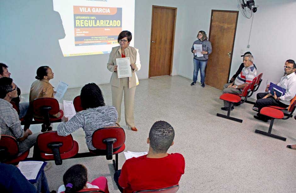 Moradores da Vila Garcia recebem Certificado Regularização Fundiária