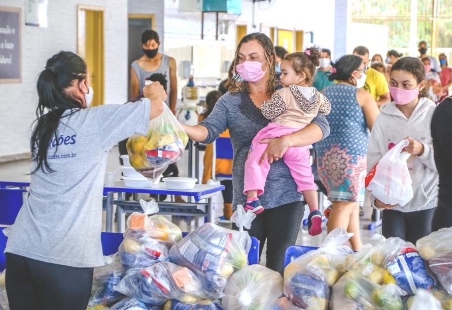 Entrega de marmitex nos colégios atendeu mais de 250 mil pessoas
