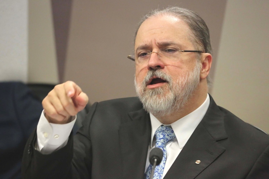 Aras pede a Fachin para suspender inquérito das fake news