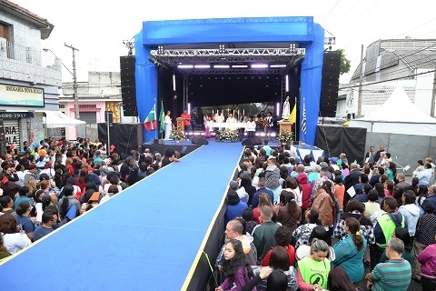 Missa Campal e show com Fábio Teruel atraem multidão a Osasco