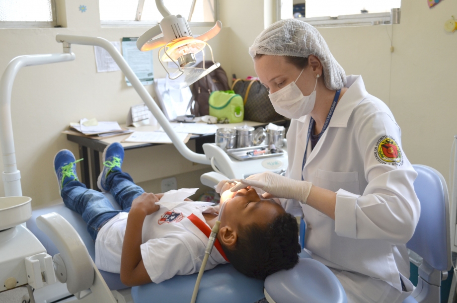 Moradores de Parnaíba recebem atendimento odontológico gratuito