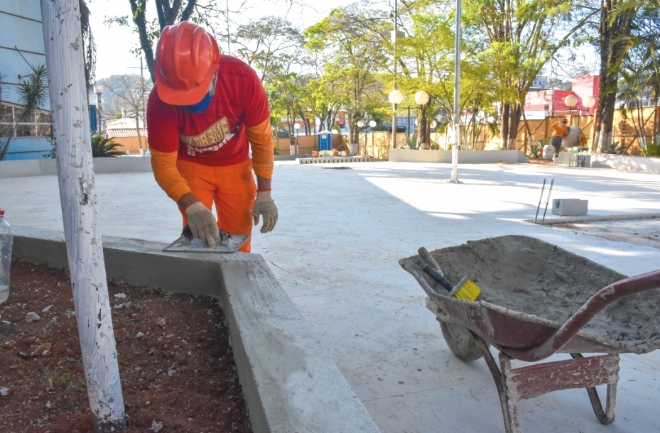 Praça da Igreja de Jordanésia recebe novas intervenções 