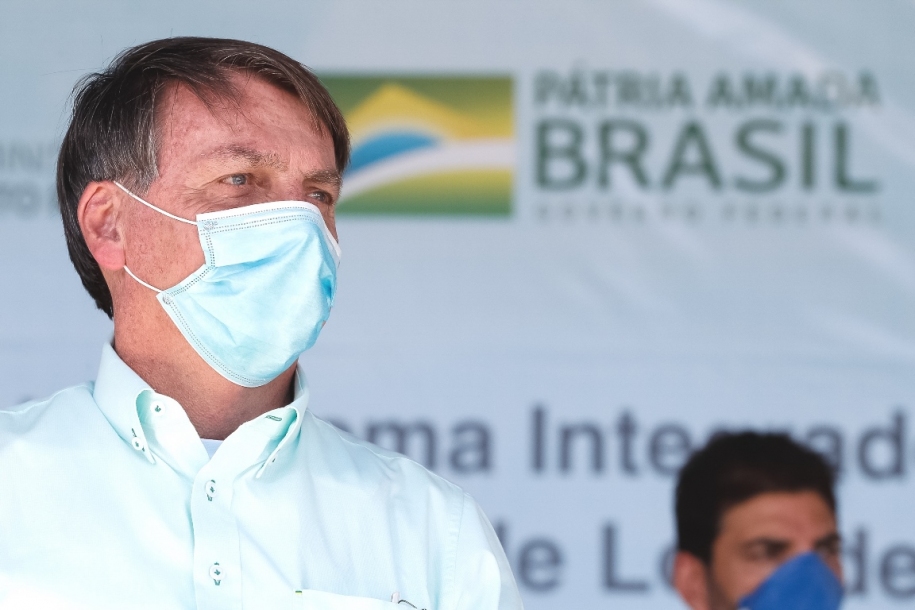Bolsonaro assina MP que destina R$ 1,99 bi para vacina de Oxford