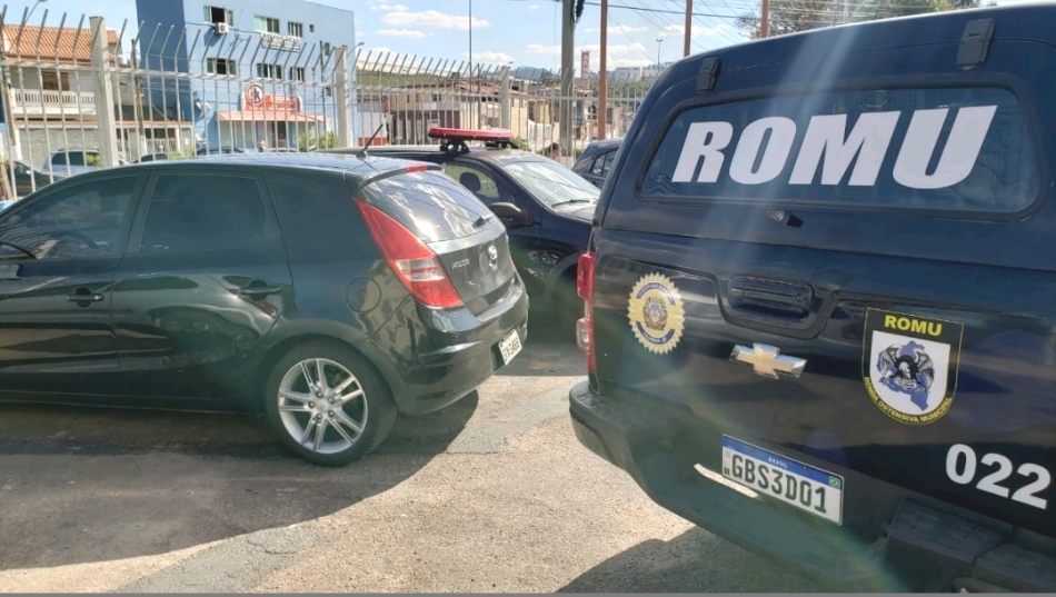 Câmera de monitoramento flagra veículo roubado em Cajamar
