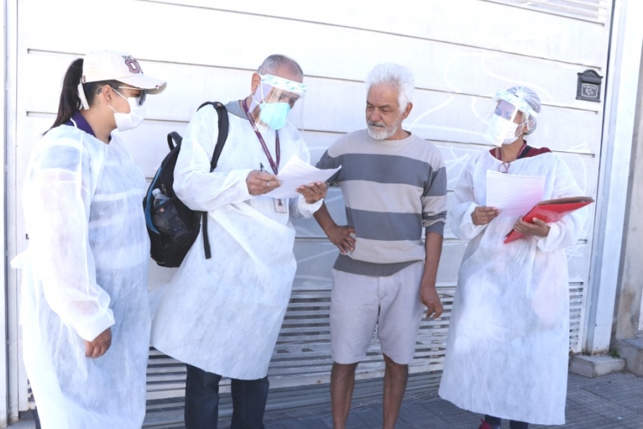Saúde de Barueri visita 900 casas no Maria Helena em ação inédita