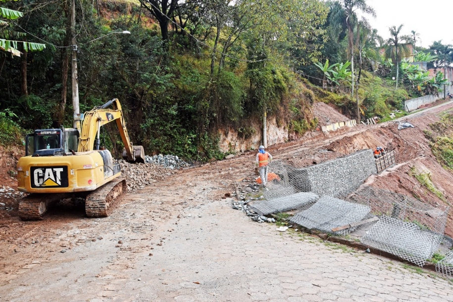 Rua Bilac recebe obras para assegurar a sua estabilidade  