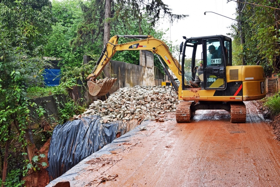 Muro de contenção para impedir deslizamentos no bairro Panorama 