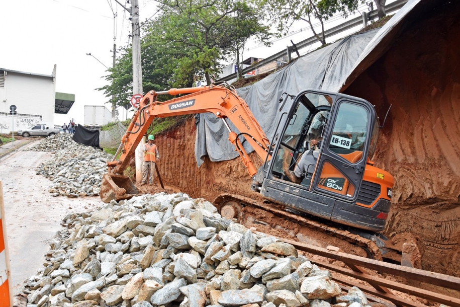 Rua Antonio da Luz no Guaturinho terá reforço com muro em gabião