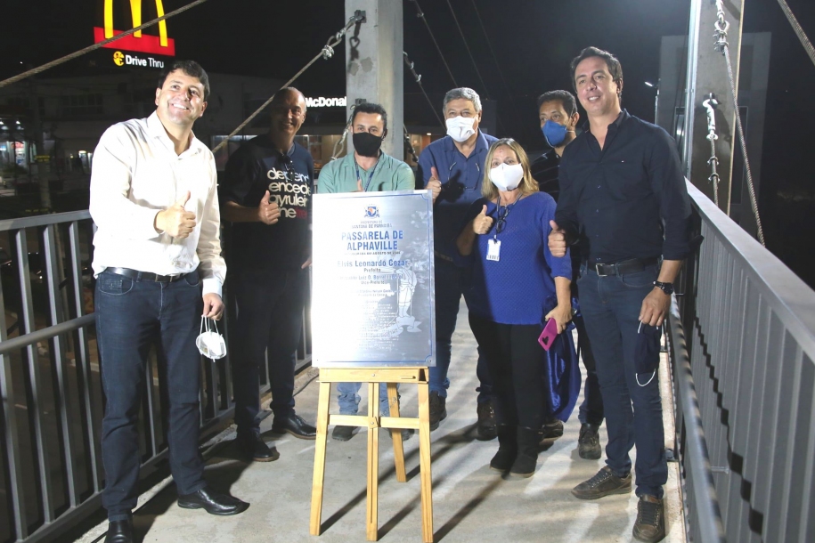 Elvis Cezar inaugura nova passarela na Avenida Yojiro Takaoka 