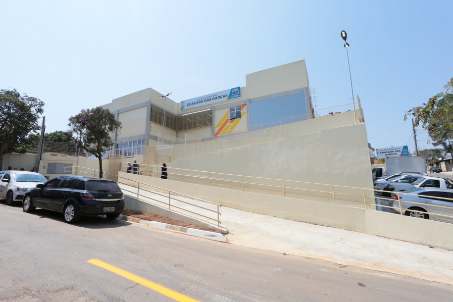 Elvis Cezar entrega novo Colégio Municipal no Chácara das Garças