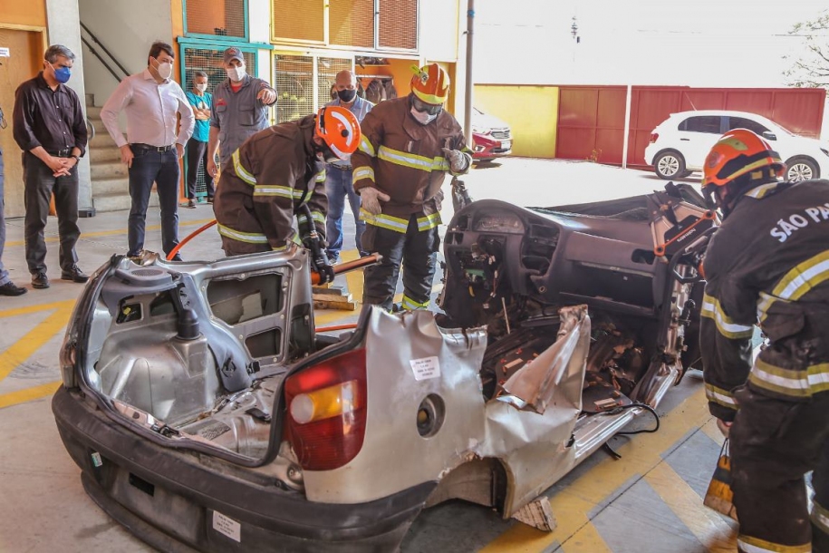 Corpo de Bombeiros de Santana Parnaíba recebe equipamentos