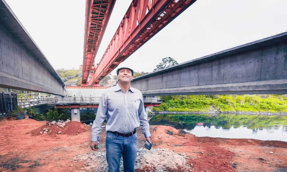 Elvis Cezar realiza vistoria da Nova Ponte sobre o Rio Tiete