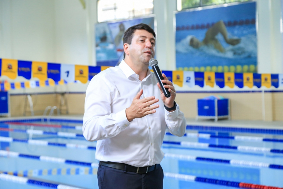 Elvis Cezar entrega Complexo Esportivo do bairro Cidade São Pedro