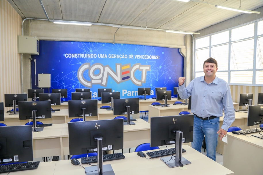 Elvis Cezar faz a entrega de mais duas escolas em Parnaíba