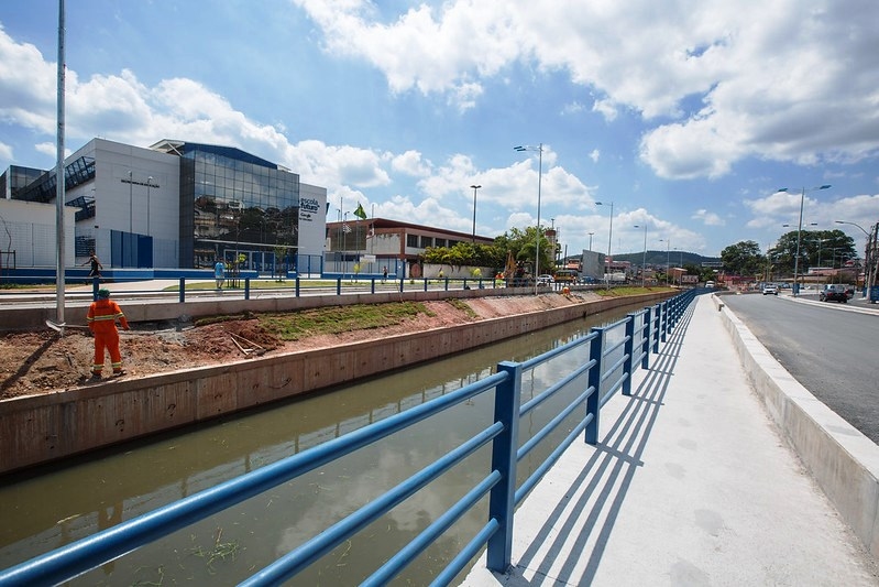Obras de canalização do Córrego Paim avançam em Itapevi
