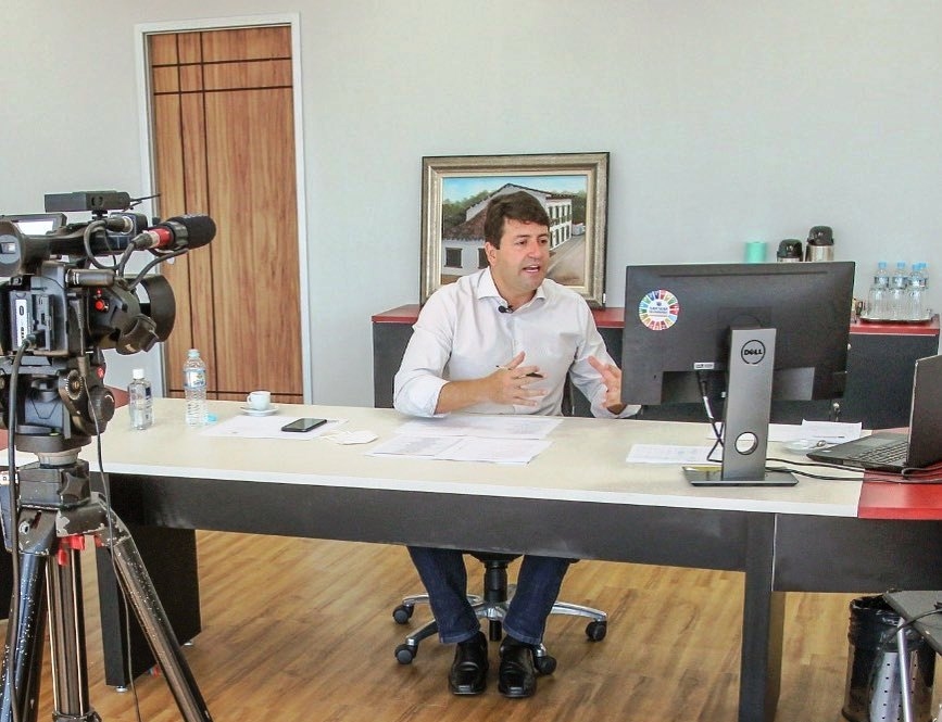 Elvis Cezar realiza mega live  sobre avanço de obras em Parnaíba