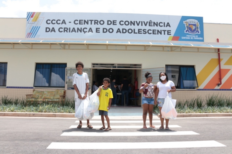 Sacolinhas de Natal são entregues para mais de 5 mil crianças