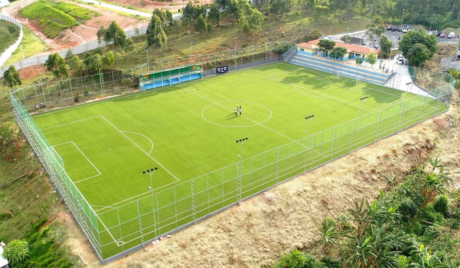 Arena Colinas possui iluminação, gramado sintético e arquibancada