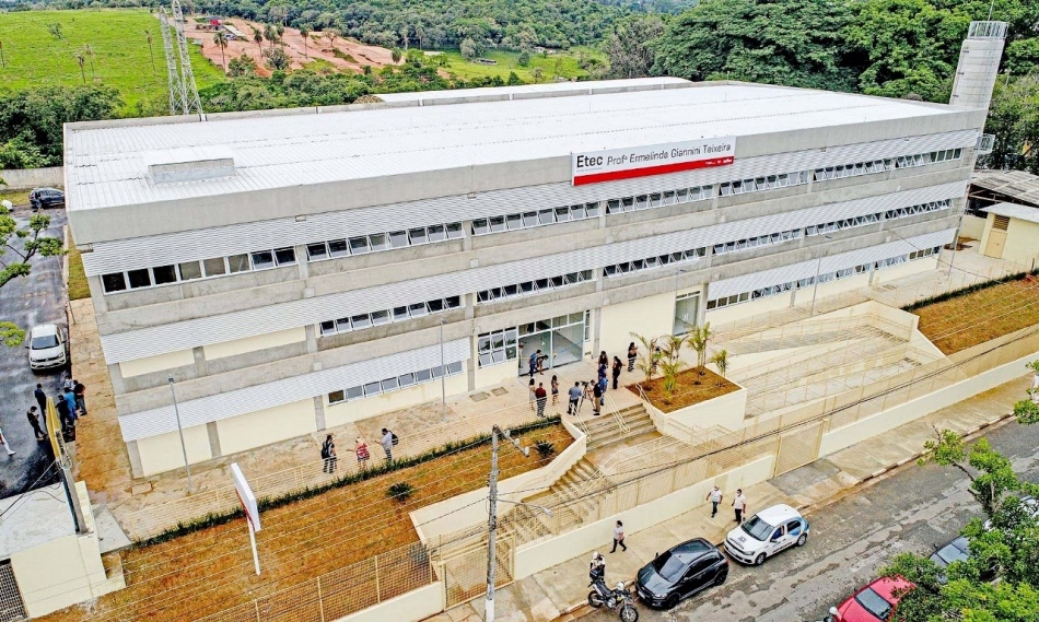 Parnaíba entrega nova ETEC Ermelinda no Centro da cidade