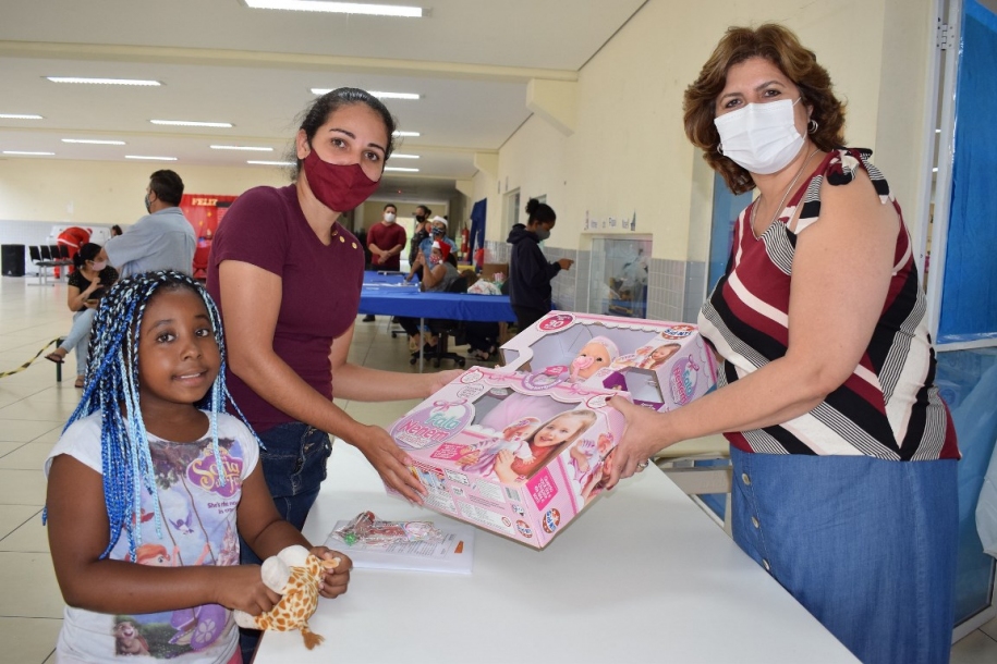 Mais de 50 mil crianças de Barueri receberam brinquedos de Natal