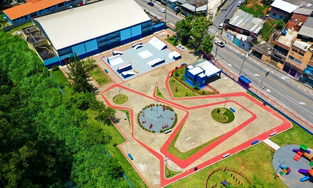 Praça Sandro Sidnei Magagnini foi reformada e recebeu espaço pet