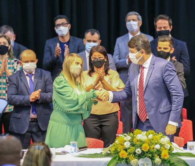 Sabrina Colela é a primeira mulher presidente da Câmara