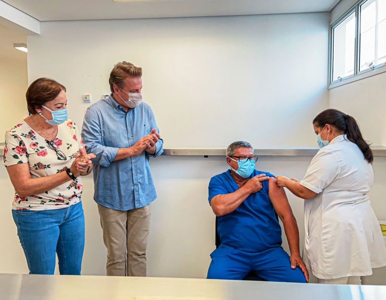 Itapevi inicia vacinação contra o novo coronavírus com coronavac