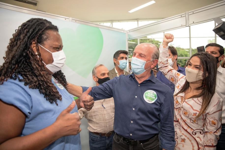 Barueri inicia vacinação de 3.960 profissionais da Saúde