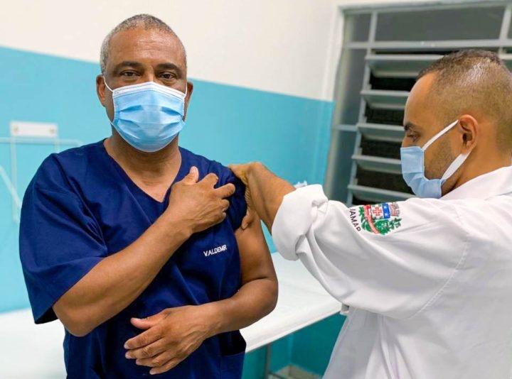 Agentes de Saúde de Cajamar são vacinados contra Covid-19