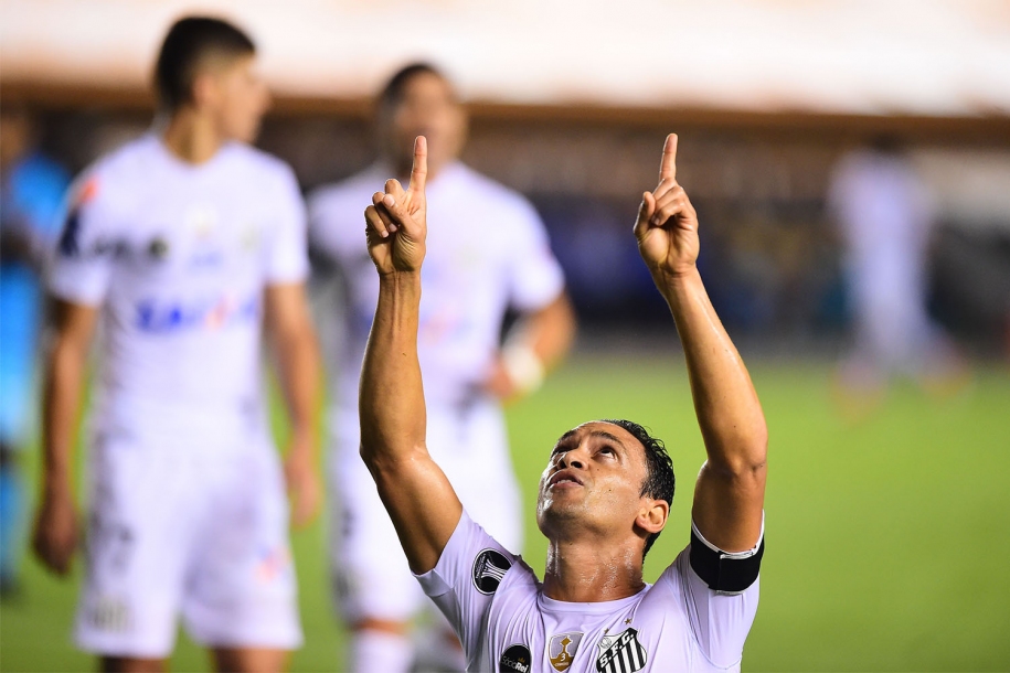 Santos avança em renovação com Oliveira