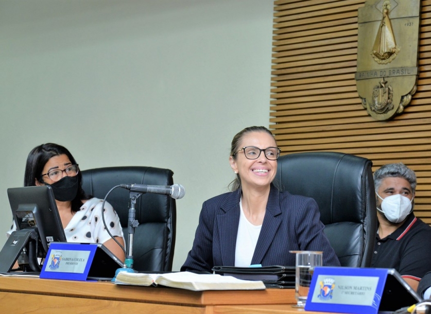 Sabrina Colela comanda 1ª Sessão como nova presidente da Câmara 