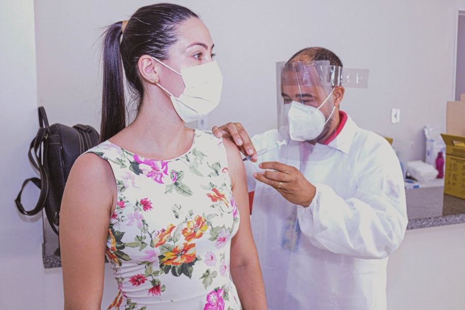 Profissionais de saúde da rede privada vacinados contra Covid