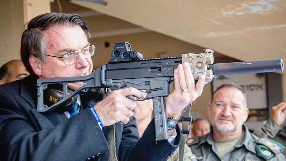Bolsonaro atende vontade popular com decreto de acesso às armas