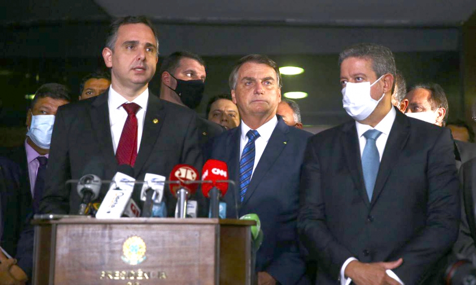 Bolsonaro entrega MP que autoriza privatização da Eletrobras