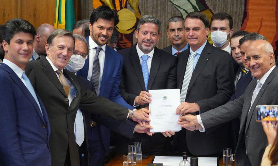 Bolsonaro entrega ao Congresso PL sobre privatização dos Correios