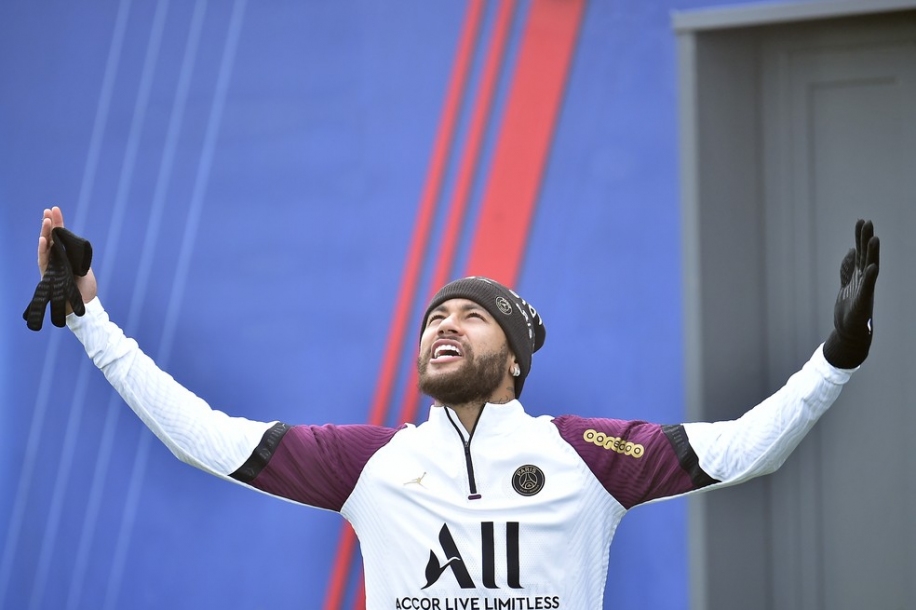 Neymar volta a correr no gramado e poderá jogar contra Barcelona