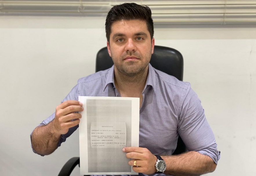 Danilo Joan doa próprio salário aos moradores da Vila União 