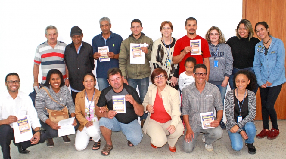 Habitação entrega novas matrículas de lotes regularizados